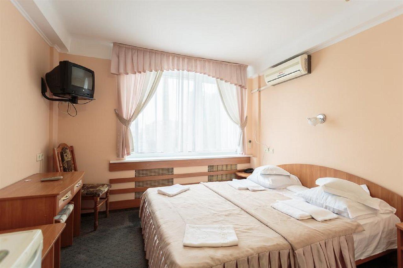 Druzhba Service Hotel Kiev Bagian luar foto
